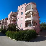 Apartment Lola Maria